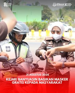 Kejari Banyuasin Bagikan Masker Gratis Kepada Masyarakat